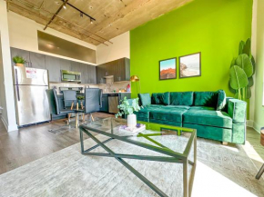 McCormick 2Br-2Ba family unit for up to 8 guests with Optional Parking & Gym access